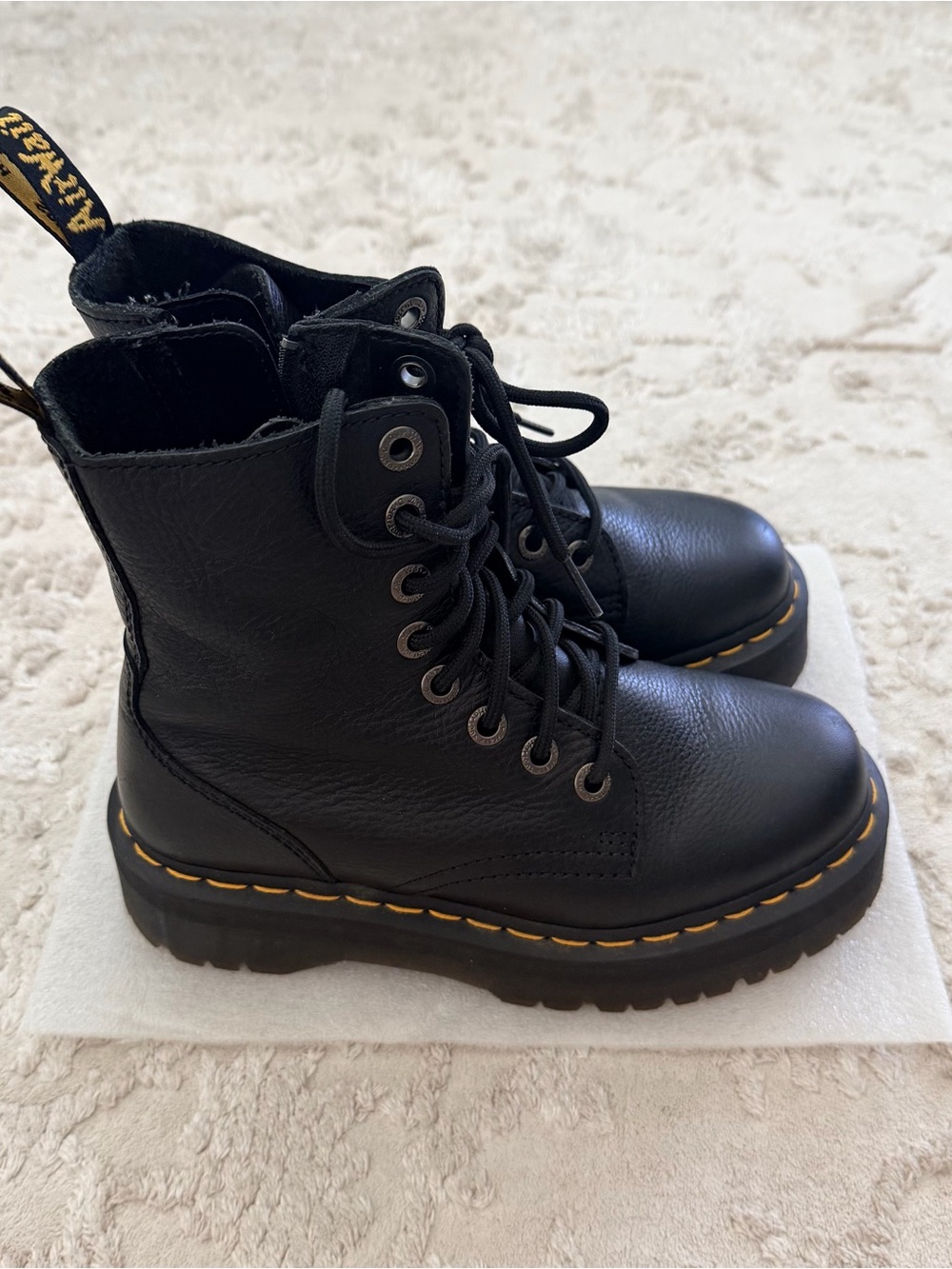 Dr. Marten Jadon III Pisa leather platform high top laced boots size 6